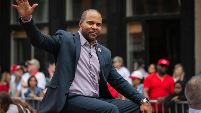 20aa3f00-e66f-4b2f-9227-d1695ca18d56-011Opening_Day_Parade